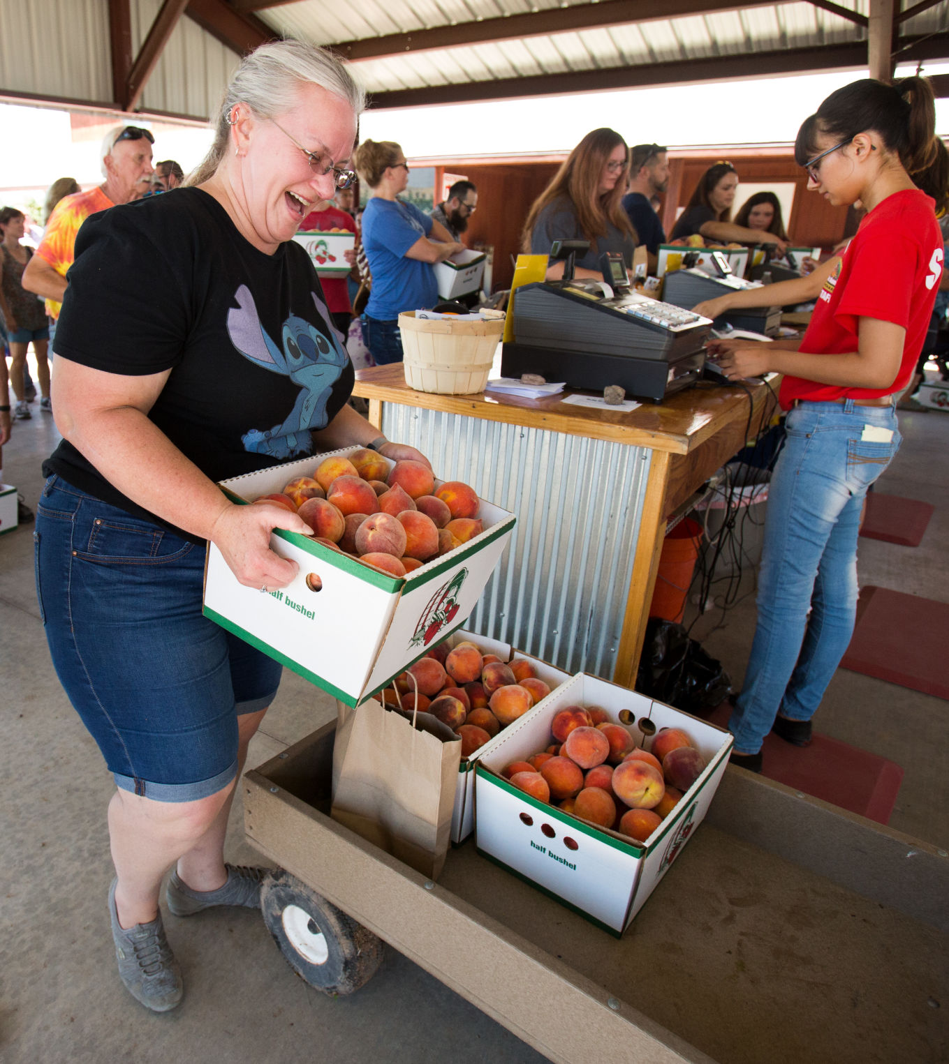 Peach Mania at Apple Annie's